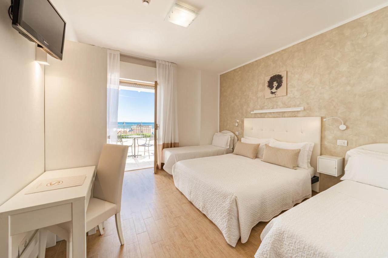Hotel Soraya - Spiaggia Sawasdee Riccione Exterior photo