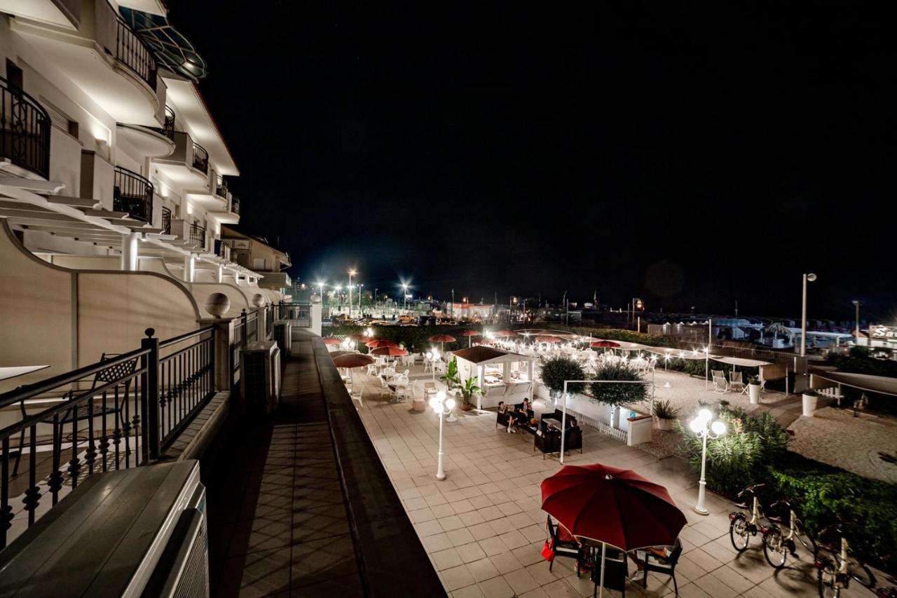 Hotel Soraya - Spiaggia Sawasdee Riccione Exterior photo